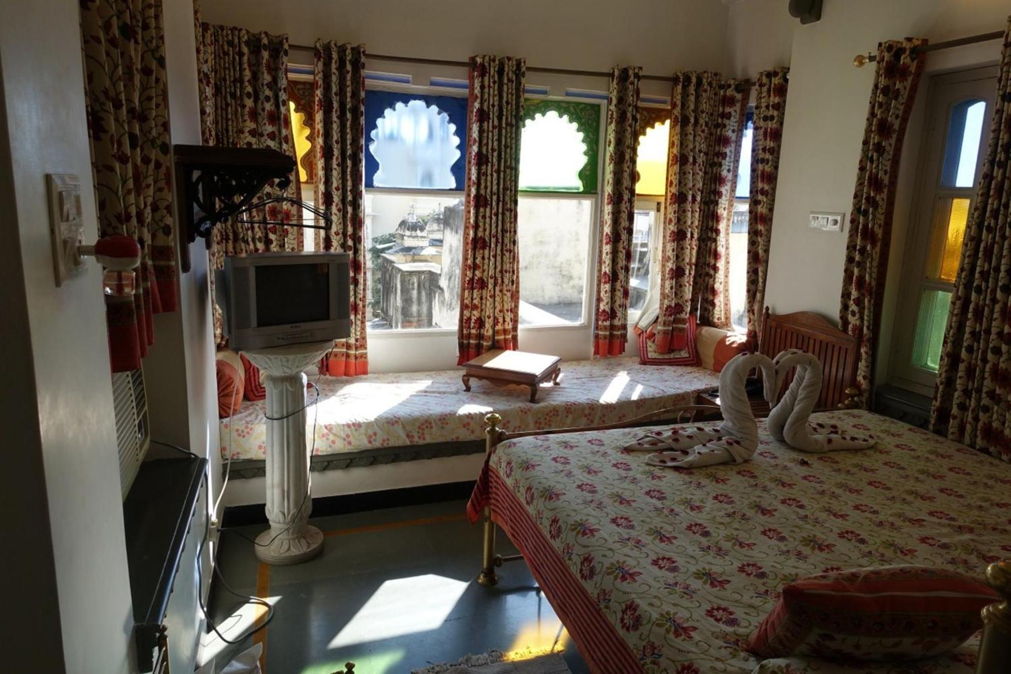 Hotel Mewar Haveli - At Lake Pichola Udaipur Room photo