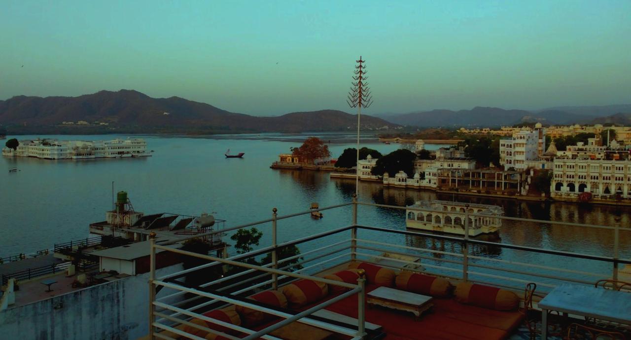 Hotel Mewar Haveli - At Lake Pichola Udaipur Exterior photo